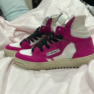 Gently used sneakers maybe worn 5 times